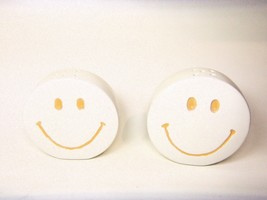 Vintage Smiley Face Ceramic Salt &amp; Pepper Shakers Unused - £27.79 GBP