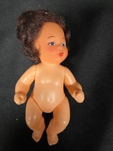 UD Co Plastic Doll 5&quot; Tall Drink &amp; Wet Rubber Blonde Hair 1969 Vintage  - €5,95 EUR