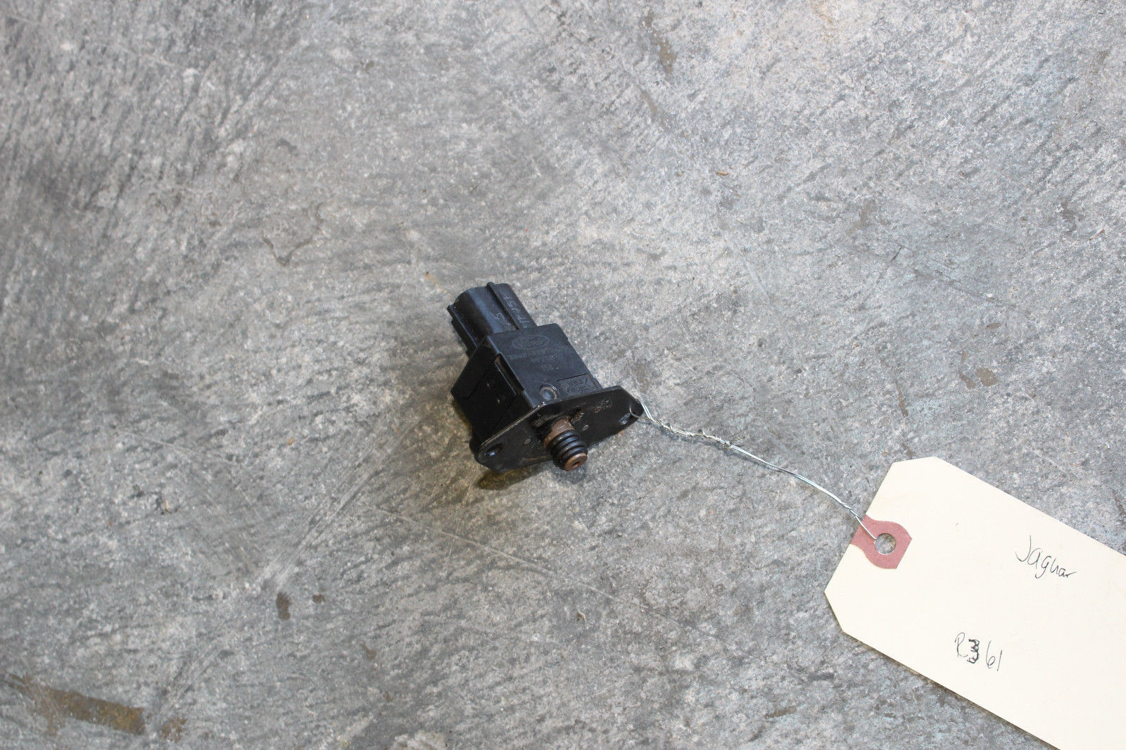 2000-2002 JAGUAR S-TYPE 4.0L V8 FUEL INJECTION SENSOR R561 - $39.55