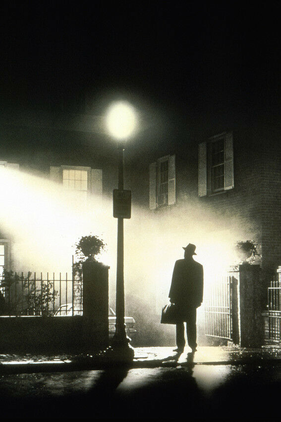 Max Von Sydow Classic Pose Street Lamp Green Tint The Exorcist 11x17 Min... - $12.99
