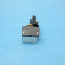 Allen Bradley 800H-WK4A Series B Flip Lever 30.5 MM Grey Legend Blank 1 ... - $465.43 MXN