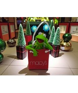 2002 Macy&#39;s Muppets Kermit The Frog Macy&#39;s Shopping Bag Christmas Ornament - $290.88 MXN
