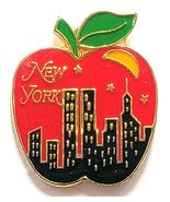 VTG Big Apple New York City Skyscrapers Crescent Moon Skyline NYC Pin So... - $239.62 MXN