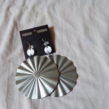 fashion earrings - $18.84 MXN