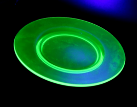 Vtg Uranium Vaseline Green Depression Glass 8.25&quot; Dinner Plate - $15.00