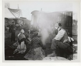 *THE UNKNOWN (1927) Circus Gypsies Around Campfire With Gendarme and African Boy - £19.54 GBP