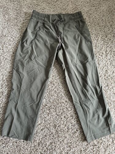 Champion Capri Crop Hiking Size XS Green Leggings Walking Casual - $9.49