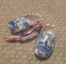 Cute Vintage Ceramic Holland Clogs Shoes Blue Wndmills Set 3&quot; 800810 - $353.97 MXN