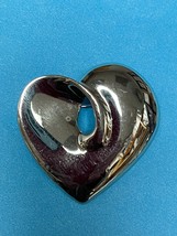 LC Signed Silvertone Slight Swirl w Open Circle Valentine HEART Brooch Pin – - £10.46 GBP