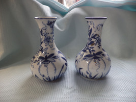 Two  Chinese / Japanese Blue And Wite Vases Floral Decoration - £28.93 GBP