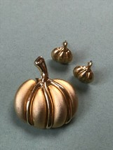 Vintage Demi Brushed &amp; Shiny Goldtone Pumpkin Pin Brooch &amp; Post Earrings for Pie - £13.33 GBP