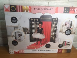 FAO Schwarz Style Runway 4-Sided Fashion Show Playset - Complete w/ Inst... - $79.95