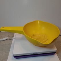 Vintage Tupperware Colander Strainer Yellow 1 QT 1200-10 VGC - £6.76 GBP