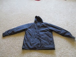 BNWT Chaps Full zip men&#39;s jacket w/ stow away hood, Black, L, Fleece lin... - $1,507.49 MXN