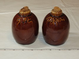 Vintage Hull Oven Proof USA brown salt &amp; pepper shaker shakers set ~ - £16.41 GBP