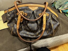 Authenticity Guarantee 
Louis Vuitton Tivoli Tote GM Brown Canvas Monogram - £1,023.40 GBP