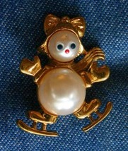 Elegant Faux Pearl Gold-tone Skating Snowman Christmas Pin 1960s vintage - £10.15 GBP