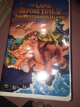 ☀️ The Land Before Tiempo V: Misterious Isla VHS Película de Animación Clamshell - $7.96