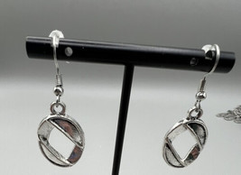 Jewelry Earrings Dangle Silver tone Round Empty Center 1.25&quot; French Hook Stopper - £4.00 GBP