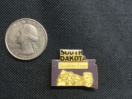 SOUTH DAKOTA SUNSHINE STATE MAP TRAVEL PIN - $9.88