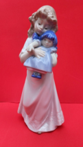 Nao By Lladro 1989 Figurine WE&#39;RE Sleepy Girl Holding Doll #1107 - £48.16 GBP