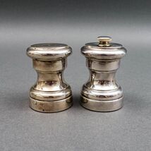 Tiffany &amp; Co Vintage Sterling Silver Salt Shaker And Pepper Mill Set (Read) - $3,351.62 MXN