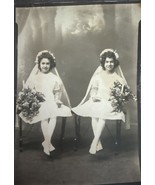 VTG Photo Twin Girls Sister 1st Communion Dress Veil Catholic Church Por... - $275.44 MXN