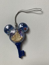 Mickey 1st Key Charm Plastic - $479.16 MXN