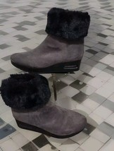 New DKNY Abri Wedge Suede Fur Ankle Boot Women&#39;s Size 8 - $668.99 MXN