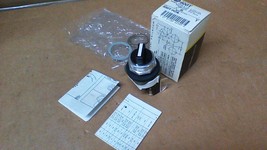 Allen Bradley 800T-H2A Series &quot;T&quot; Selector Switch /(2) Position /(1)N.O.&amp;(1)N.C. - £30.36 GBP