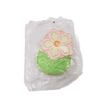 Vintage Hallmark Pink Daisy Flower Cookie Cutter Plastic Painted USA - £7.36 GBP