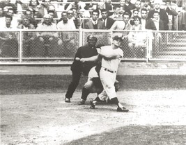 ROGER MARIS HR 61 8X10 PHOTO NEW YORK YANKEES BASEBALL PICTURE MLB 1961 - £3.94 GBP