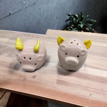 Anthropomorphic When Pigs Fly Round Salt and Pepper Shakers Set Boston Warehouse - £12.89 GBP