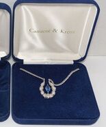 Camrose &amp; Kross Jacqueline Kennedy Silver tone Necklace Faux Blue Topaz - $1,782.38 MXN