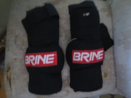 BRINE Lacrosse Elbow Pads Pads and Gloves - £25.66 GBP