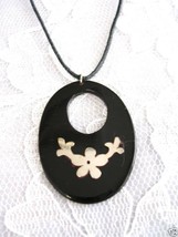 Bull Horn Oval Shape W Floral - Flower Design W Silver Inlay Pendant Necklace - £6.78 GBP