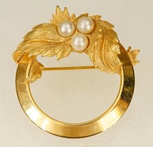 Vintage Costume Jewelry Sarah Coventry Endearing 1965 Brooch Pin Faux Pe... - $12.86
