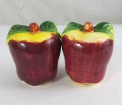 Vintage 1960s Glossy Delicious Red Apples 3.25&quot; Salt &amp; Pepper Shakers - $13.57