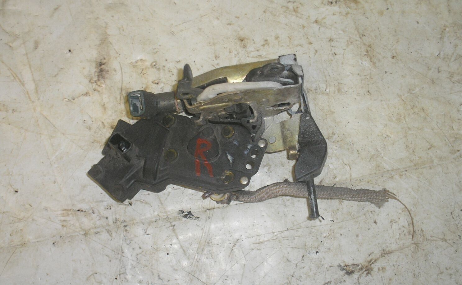 2000 Mazda B4000 Extended Cab V6 4X4 AT Right Door Latch Lock Assembly - $18.88