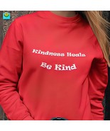 Heavy Blend™ Crewneck Sweatshirt &quot;Be Kind&quot; - $684.17 MXN+