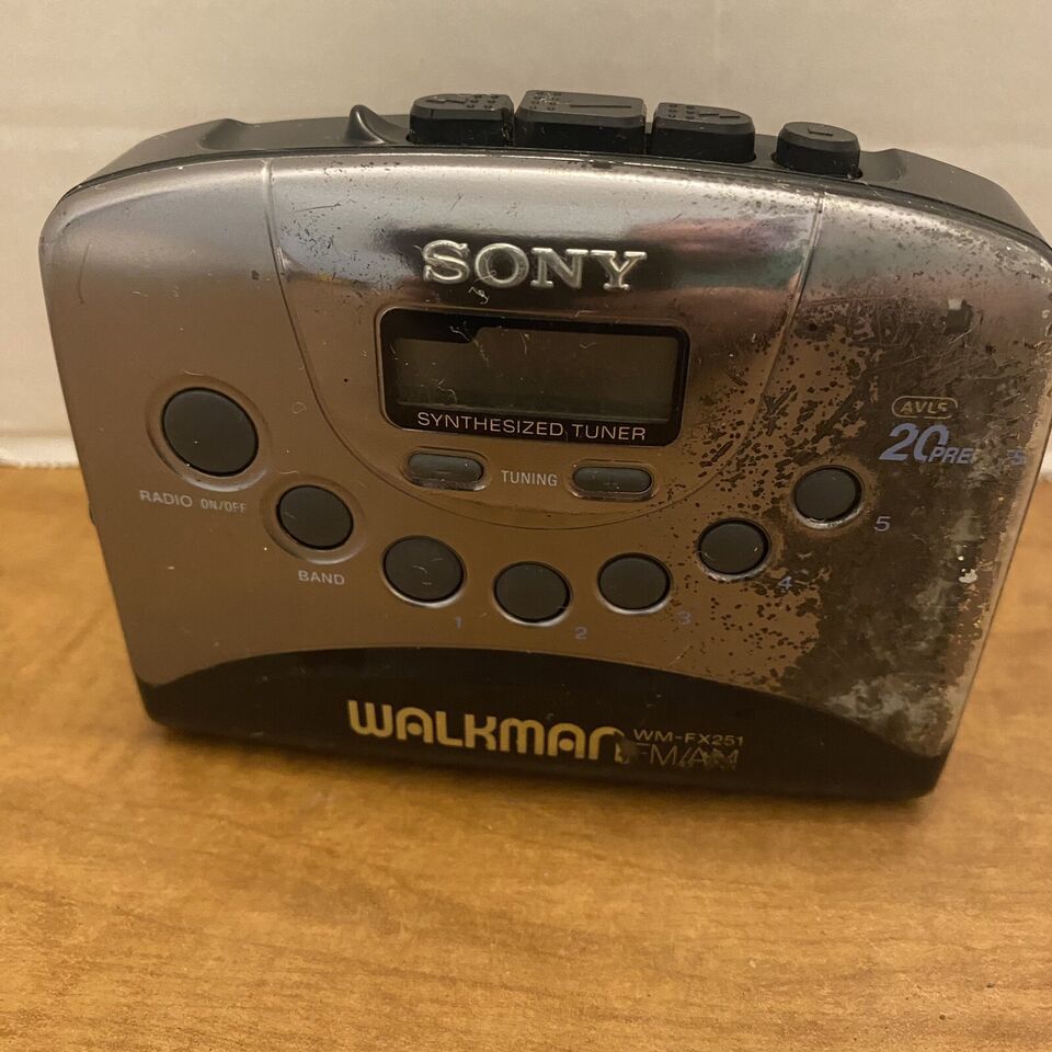 Sony Walkman WM-FX251 FM/AM Radio Cassette Tape Player For Parts Or Repair - £5.64 GBP