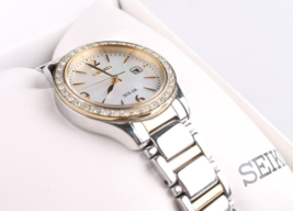 Seiko SUT126 Solaire Deux Tons Cristal Chaton Nacre Cadran Femmes Montre - $159.98