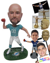 Personalized Bobblehead Male Football Player Throwing The Ball To His Teammates  - £71.31 GBP