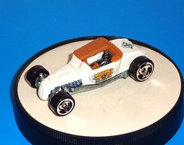 Hot Wheels 1 Loose 2007 Mystery Car Track T White w/ SBs - £2.35 GBP