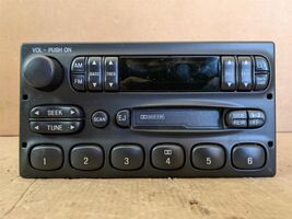 F8VF19B132AA OEM Genuine Ford Crown Victoria AM FM Radio Cassette tape p... - $1,817.74 MXN