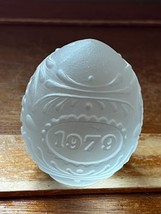 Vintage Floral Embossed 1979 Frosted Glass Easter Egg Figurine Paperweig... - £9.77 GBP