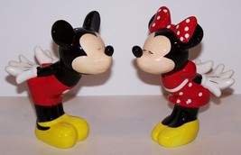 Adorable Disney Minnie &amp; Mickey Mouse Kissing 5 1/4&quot; Tall Salt &amp; Peppers Shakers - £22.89 GBP