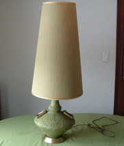 Vintage 1970s avocado green large table lamp  with original shade plasto... - $3,706.57 MXN