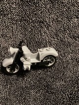 LEGO Vintage Motorcycle White w/ Flat Silver Rims Silver Chassis  - £10.25 GBP