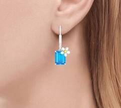 Blue sqaure crystal daisy earrings - $12.86